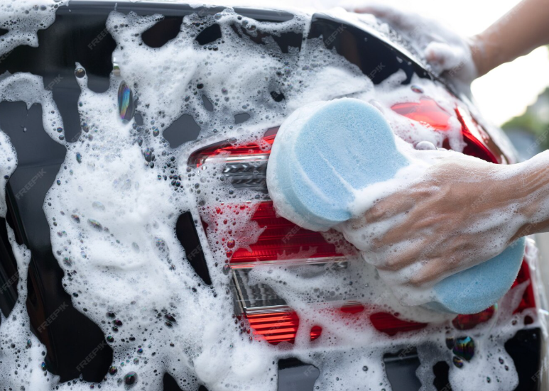 Using Melamine Sponges on Cars – Risks, Benefits, and Best Practices